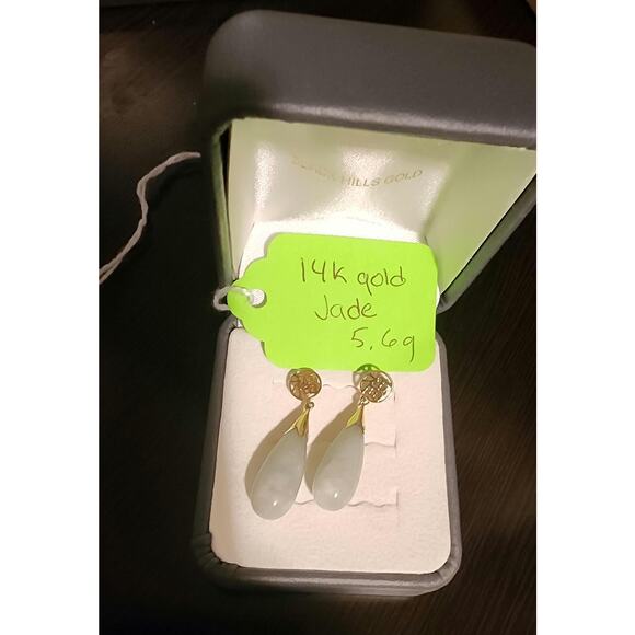 Luxurious 14k Gold Jade Stud Earrings: Handcrafted Green Gemstone Jewelry - Picture 3 of 7